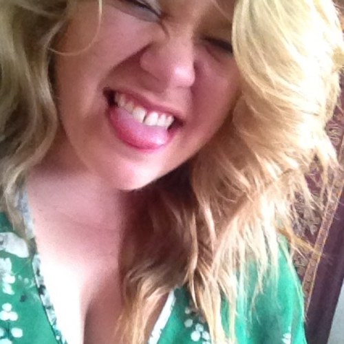 Dance step she dangles, curls in tangles, moving to that 311 jangles