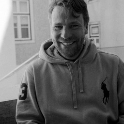 robertdatt's profile picture. 