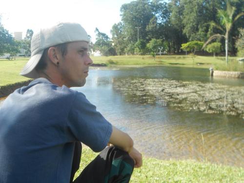 não me defino em palavras e sim em atitudes,
as veses boas as vezes más
ai vai de vc as enterpletar