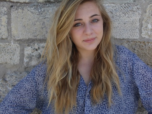 World is Mine △ .. Biiiibiiine!
 .. I am a blonde so escuse me .. ✟