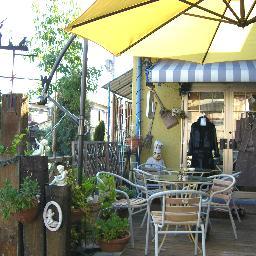 mammysk's profile picture. 兵庫県洲本市のショップインカフェ「マミーズキッチン」はお茶やランチ、おしゃべりを楽しみながらお買物を楽しんで頂けるお店です。店内はお洋服や雑貨、アクセサリーなどが盛りだくさん！皆さん、お友達やご家族とワイワイ、お茶やお買い物を楽しみに来てくれます♪時々お知らせなど、こちらでツイートしていきますね♪宜しくお願いします♪