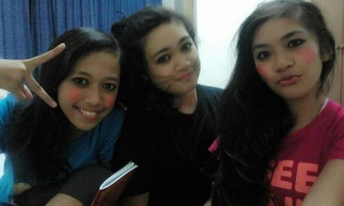 Saya aliyana :* Nak knal lbih rapat dengan anda semua. follow jew :D
