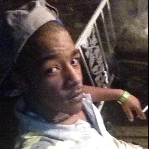 layed backed..... stay ducked off getting fucked up making mny doing crazy shit wannna kno mo fwm