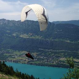 Paragliding Schools, Shops, Tandem Flights.
Annecy Lake : the paragliding reference in France - Hapiness is in the sky...!