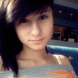 You're beautiful. Fuck your insecurities.!