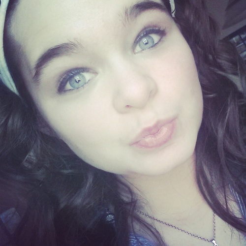 foreverme212's profile picture. I'm a a singer and an actress. The spotlight is my dream3