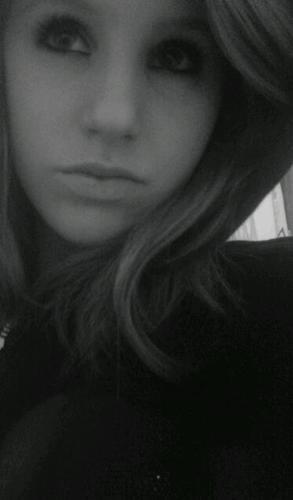 Guccilovex's profile picture. Snowy iloveyou♥Nf=nfb♥Maak de follow knop blauw!♥#TeamBlauw&Rozesmurf w/@kailey_xo