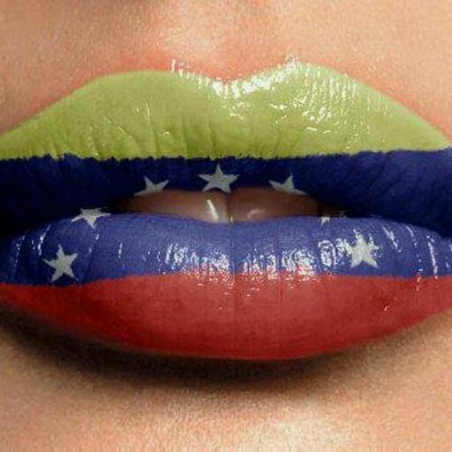 Madre, soñadora, enamorada dl amor, buen y mal humor. Dl cielo a la tierra. De frio a cálido. De malo a bueno. De profundo a superficial. Impredecible