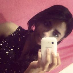 Sou simpática,legal e beem sincera ... Bjs :*