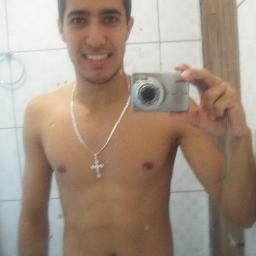 Não sujo minhas mãos para derrubar pessoas insignificantes, afinal, nada melhor do que vê-las tropeçando no seu próprio fracasso..