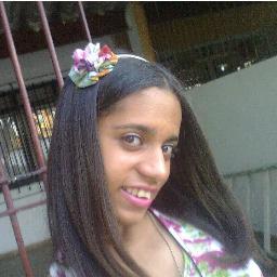 sou uma menina bem linda e muito vaidosa e delicada que que gosta muito de se arrumar e se maquiar e sempre levo um batom na bolsa  há e tambem sou muito meiga.