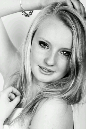 simoone95's profile picture. 