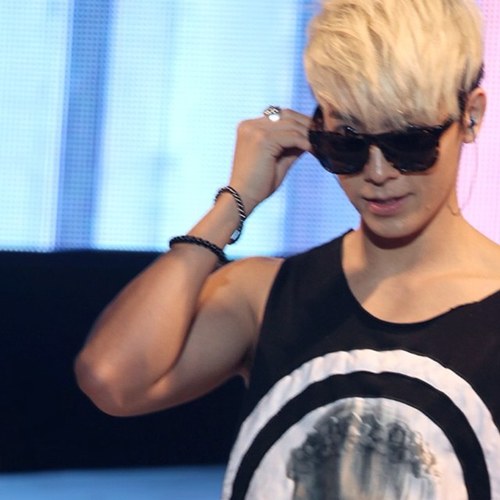 มายเนมอีสลีทงเฮ เอ เอ เอ (เพิ่มเอ็กโค่-,.-) ฟอลมาสิครับ ผมใจดีและเป็นซานต้า(?) 555 ฟอลมาคุยกันเยอะๆนะครับ ผมไม่กัด #GalaxyKfam