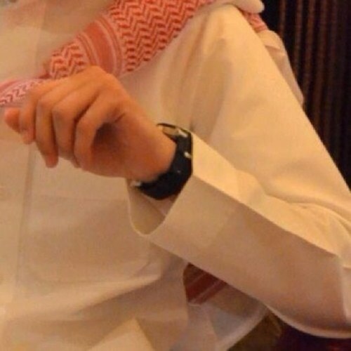 ‏كُن كالحياة رافق الجميع ولا تتمَسك بأحد ...
