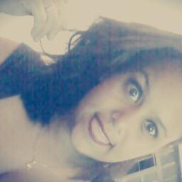 Sou uma menina-mulher, uma louca-centrada e um doce que amarga.
-Daiene Cherolle