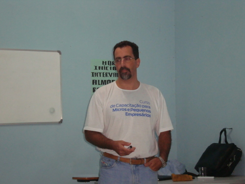 Zootecnista; atuo há 15 anos na área de Gestão Empresarial Rural; sócio proprietário da VPS Assessoria e Consultoria Ltda..