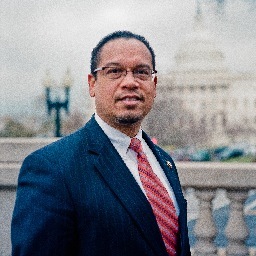 @keithellison's memoir My Country 'Tis of Thee hits bookstores on 9/24. Read about his family life and about being the first Muslim in Congress. Pre-order now!