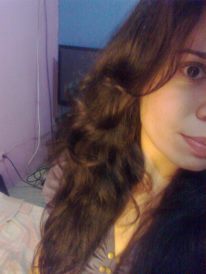 Óla  meu nome a Bia  =D  não sei o  que dizer sobre mim mesma , sou alegre divertida feliz ? Será   isso que povo que diz .  Sejam Bem Vindos !!