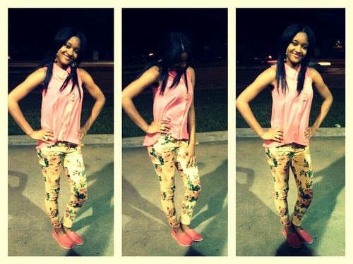 sinqlee as a THANGG , & beautiful , just hit the fxckinq FOLLOW button & mention for a follow back (: #Team Bisexual Bitchhhhh