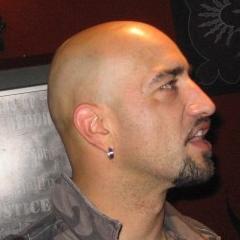 Tecnico, economista, periodista, pensador, juez, libre pensador, buscando un futuro a largo plazo Robin Hood del siglo, Defensor del pais no politico de t y b