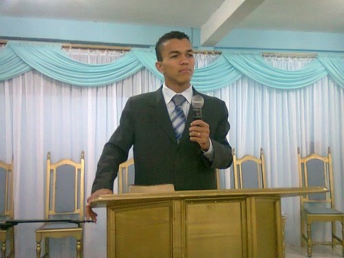 MINISTRO DO EVANGELHO DE CRISTO , CRESCIDO NO BERÇO EVANGÉLICO
CASADO ... TEOLOGO,  NA DISPENSAÇÃO DE DEUS DESFRUTANDO  A DOCE CONSOLAÇÃO DO ESPIRITO SANTO..