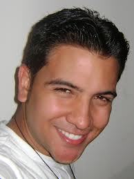 Varon y de buenas costumbres soy caprilista 100 % quiero a Venezuela libre de dictadura y una democracia limpia