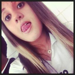 Sou aquela garota que ama muito a sua família!Que tem varias amizades e que se vc mexer com alguma delas vc vai se ver cmg ! Sou lesa, besta, bocó, chata!