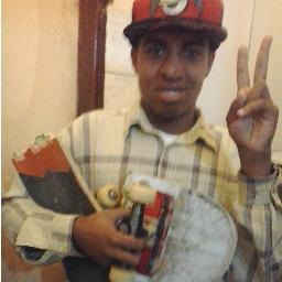 oi,  um menino e seu skate !     8D