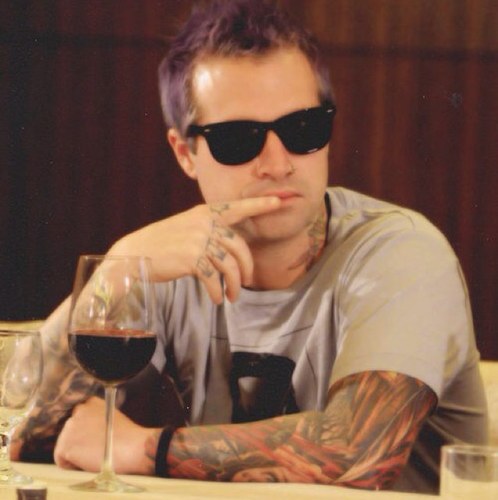 SewardChrist's profile picture. Jonathan Seward, Johnny Christ, whatever. Bassist for the kickass A7X. I tweet from my toilet. @ThatSuicideGirl is wearing my ring. {RP/FL}
