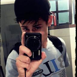 sou uma pessoa que tem mts sonhos e meu maior sonho e ser um jogador de  futbol :)