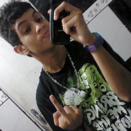me chamo Fellipe tenho duas geladeiras *u* , amo meus amigos e tenho um filho chamado pônei 3