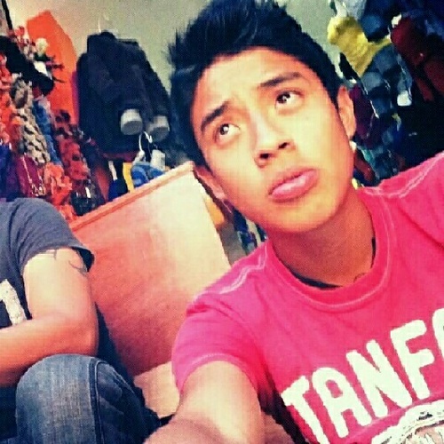 Ivan Ruiz juego futbol soy delantero , I LOVE TOMORROWLAND , \(^.^)/ mi numero es el 11 , soy beliber boy y amo a mi direction *w* 3