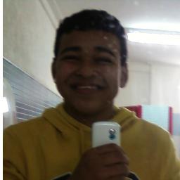 Ser goleiro é ser o coração do time, mesmo num jogo onde o principal objetivo você deve evitar. 15 anos,goleiro e sonhador.