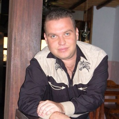 Nacido en Caripito estado Monagas el 14 de Diciembre de 1975. Compositor y conductor de 2 programas radiales y Director de Mi Llano Con Millán ca .