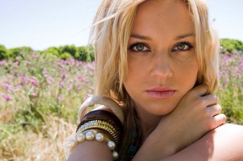 BluebirdandFox's profile picture. Fashion accessories to inspire young women & women young at heart by sharing love, courage, wisdom, honesty & fun. Find your “bluebird of happiness”.