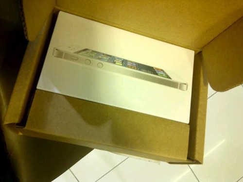 Yg mau punya iphone 5 kayak admin di sini follow kita ya! Kita juga mau punya Iphone 5