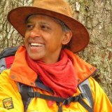 Mansukh Patel is oa bekend van Dru Yoga en de Bhagavad Gita. Hij is auteur, geeft lezingen en is filosoof. Vele boeken, CD's en DVD's staan op zijn naam.