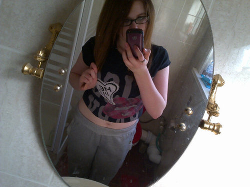 LauramayCollins's profile picture. Follow me and ill follow back+mention u to get more followers