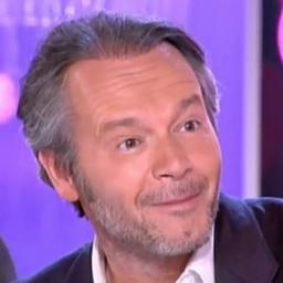 QuiLaVeut's profile picture. Compte parodique non-officiel.
Regard de braise à 85% garanti.