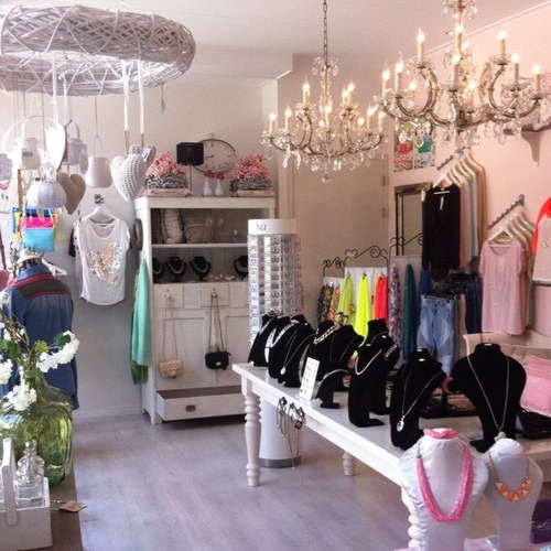 AnsVeenstra's profile picture. Walstraat 18A Enschede (onder het appartementencomplex Hoogwaerd door) Sieraden, tassen, kleding, huisdecoratie. http://t.co/SS0tmnyOrA