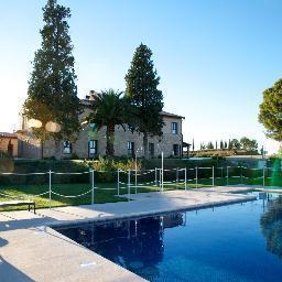 Hotel construido sobre antigua casa de labranza. Historia, elegancia y modernidad en un entorno privilegiado y acojedor a tan solo 3km de Motorland