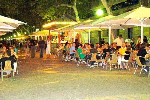 plataforma de suport al Quiosc del Quimet.
80 anys d'experiència i valors al servei dels Manresans/es no poden quedar en no res. SEMPRE QUIMET