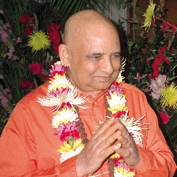 The last living disciple of Swami Sivananda, Swamiji is a leading
proponent of INTEGRAL YOGA.
He continues to lecture daily at his Ashram in Miami, Florida.