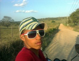 eu gosto muito de aventura, sentir o vrnto no rosto, a adrenalina nas veias.