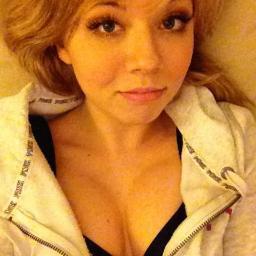 Habblet : JennetteMcCurdy.VEVO
Actress,SongWriter,Singer
