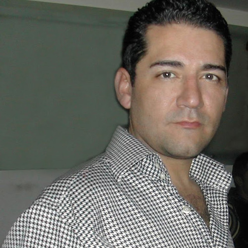 Ing.Sistemas UNIANDES. Espec.AdminUdelRosario.Economista Empírico, Empresario e INGRESARIO.Disciplinado,Persistente.Pasión:TRADING e  INNOVACIÓN.Hobby:Vivir!!