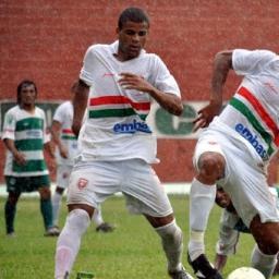Sou jogador de futebol, 20 anos,Eu sei que não sou nada e que talvez nunca tenha tudo. Aparte isso, eu tenho em mim todos os sonhos do mundo.