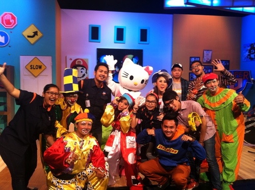 Program variaty show ter-Super hanya di JTV setiap hari  Jumat, Sabtu. Live pukul 16.00-17.00 @JTV !