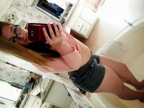 Samantha ; 18 | NC | 252 | Senior  ; beautiful ; ambitious ; good personality ; taken ; follow me ♥