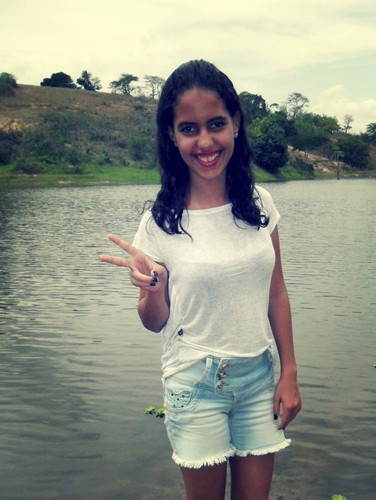 Tipo , sou aquela garota que nem todos gostam , sou amável com qm merece , sou chata e me estresso fácil. Sou corinthiana ♥ Amo meus pais e odeio minha cidade
